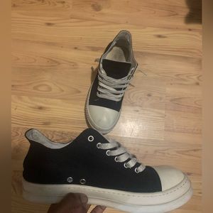 Black low top rick owens